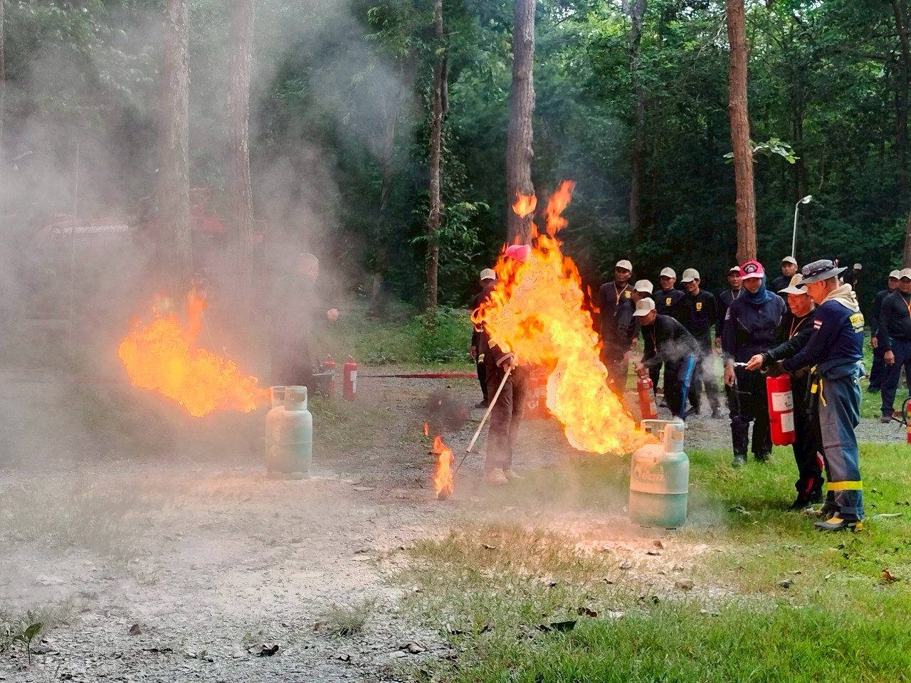 LINE_ALBUM_ทบทวน อปพร. 68_250813_438_397.jpg